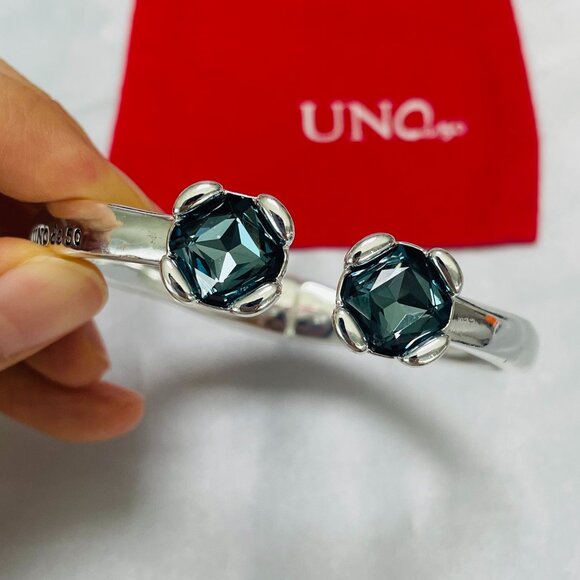 Uno de 50 AURA BLUE Blue Crystal Silver Plated Cuff Bracelet Size Medium - Picture 1 of 5
